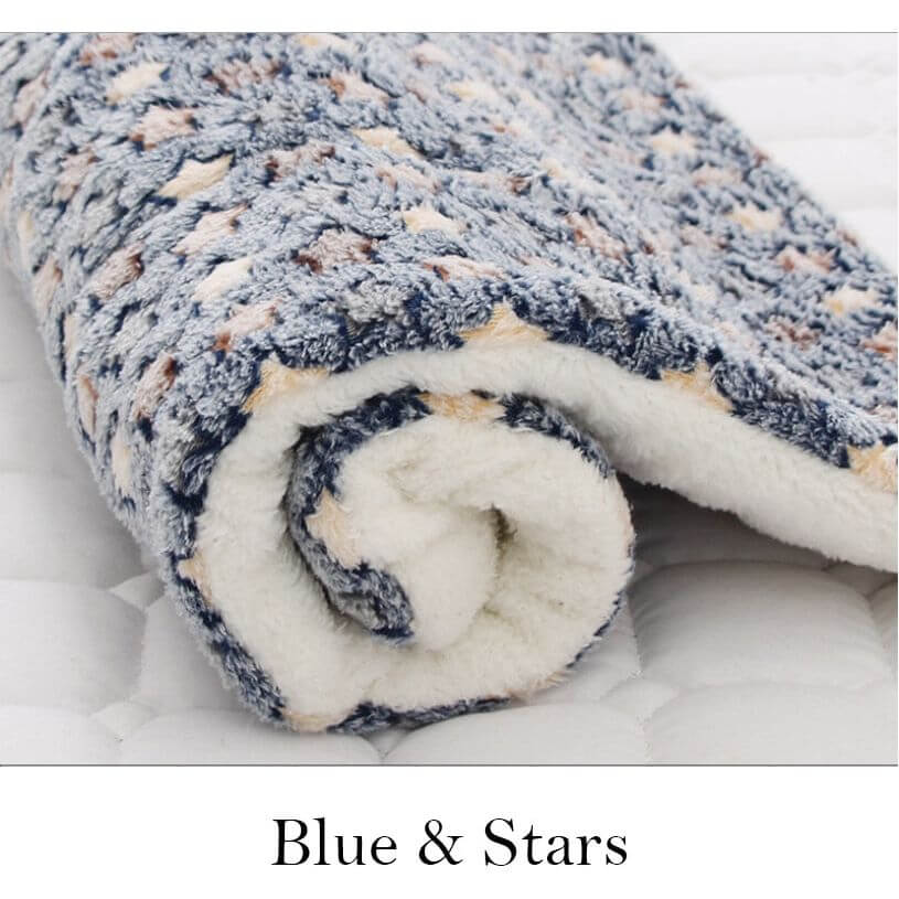 Cuddle Up in Style: Warm Pet Sleeping Mat and Cozy Fleece Blanket for Dogs and Cats – Dreamy Comfort for Paws Big and Small! 🌙🐾